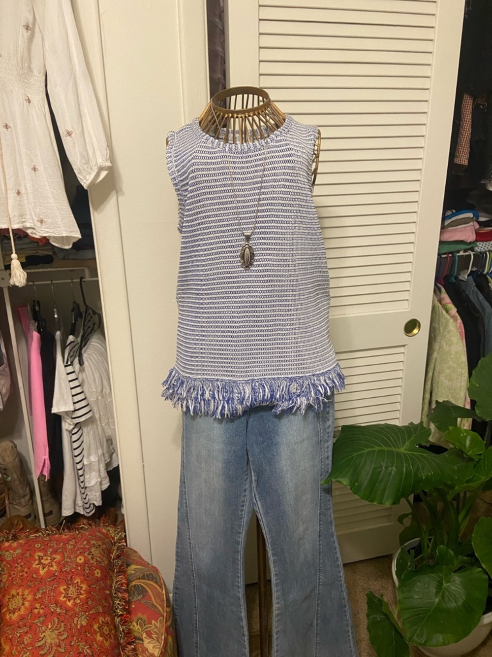 Sleeveless Blue-White Fringe Knit Sweater - Women